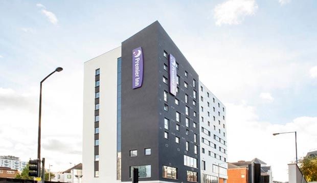 Premier Inn Woking Town Centre Экстерьер фото